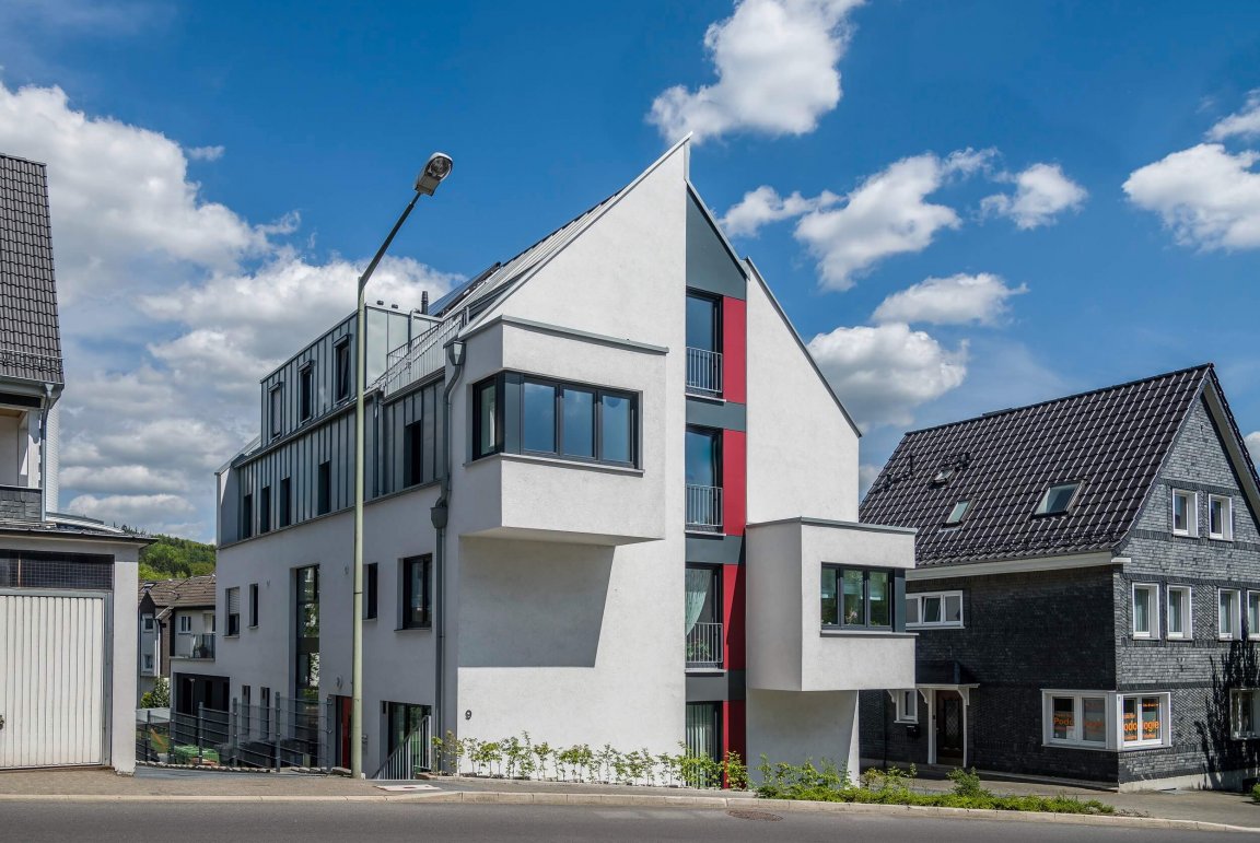 La Roche-sur-Yon Strasse - Neubau eines Wohnhauses mit Arztpraxis im Zentrum von Gummersbach